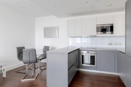 Chic 1BD Flat wViews of the Shard - South Quay! - image 16