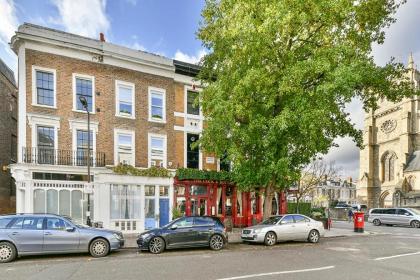 2BR Notting Hill with patio