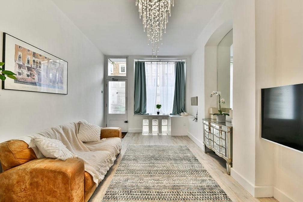 2BR Notting Hill with patio - image 4