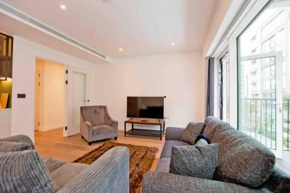 Modern 1 bedroom flat with balcony in Chelsea - image 16