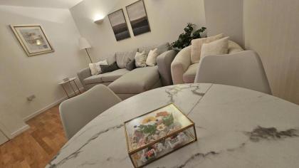 Luxury Apartment in Canary Wharf - image 4