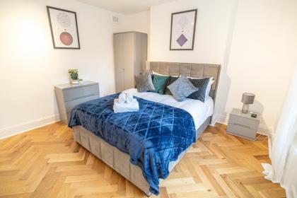 One-bed flat Angel Islington - image 6