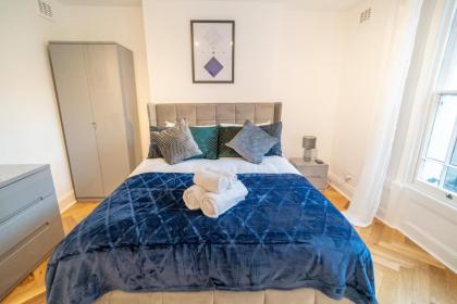 One-bed flat Angel Islington - image 9
