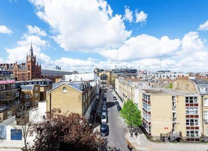 4-Bed Apartment in Central London - image 16