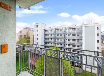 4-Bed Apartment in Central London - image 17