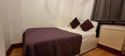 4-Bed Apartment in Central London - image 7