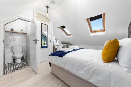 Lavish 1 Bedroom flat next to Arsenal & train - image 12