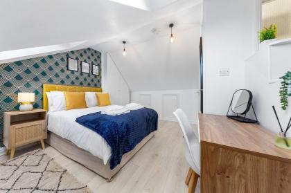 Lavish 1 Bedroom flat next to Arsenal & train - image 2