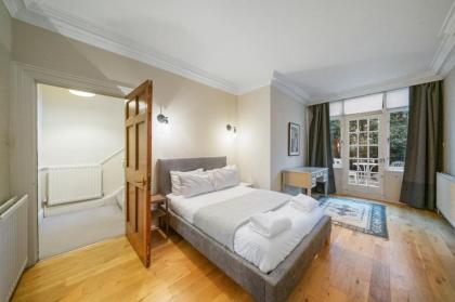 Elegant 5 bed Victorian Home in South Kensington - image 11