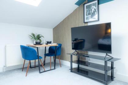 Deluxe Urban Retreat with City Views: Studio and One Bedroom Apartments near Camden by Sojo Stay London