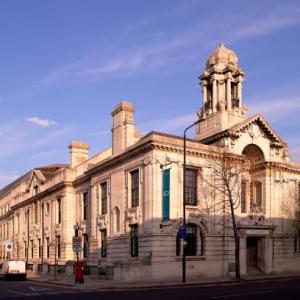Town Hall Hotel & Apartments
