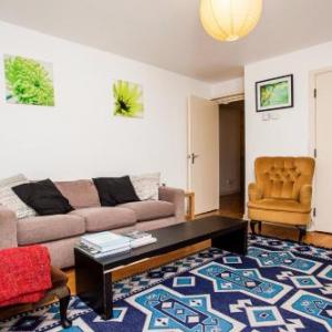 Charming Peaceful 2 BED with Parking and Garden