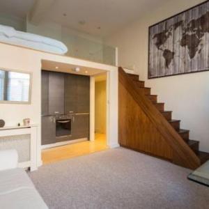 Bright Knightsbridge Flat Sleeps 4