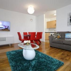 Lovely 2 bed 2 toilet Hill House river view apartment