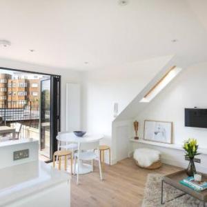 modern Home In West Kensington with terrace by GuestReady 
