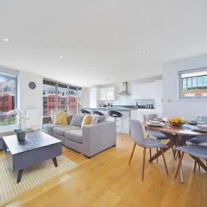 2 Bed Executive Penthouse near Liverpool Street FREE WIFI by City Stay London