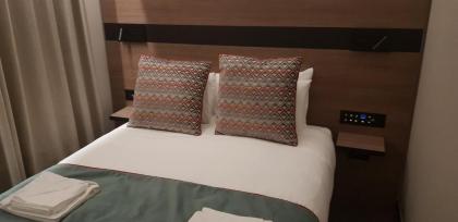 Merit Kensington Hotel - image 18