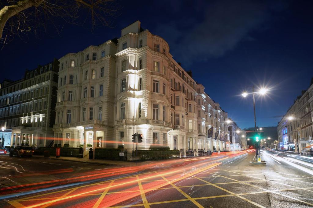 Ashburn Hotel - image 2