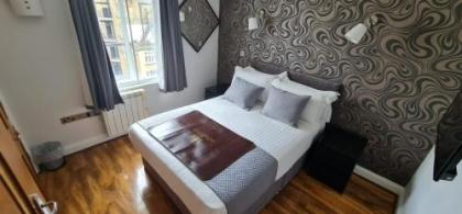 Hotel 82 London - image 1