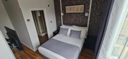 Hotel 82 London - image 14