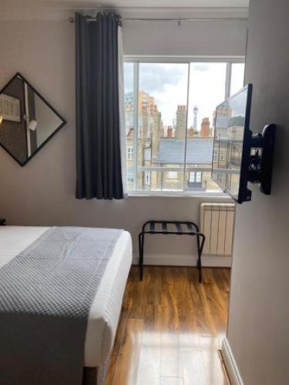 Hotel 82 London - image 15