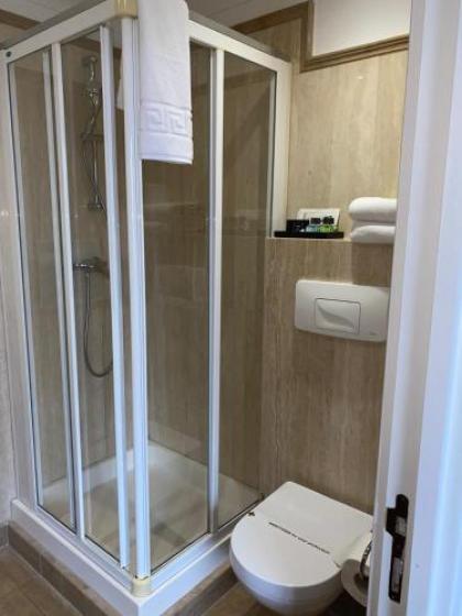 Hotel 82 London - image 18