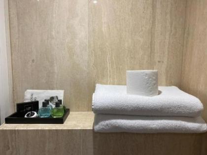 Hotel 82 London - image 19