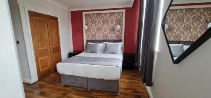 Hotel 82 London - image 2