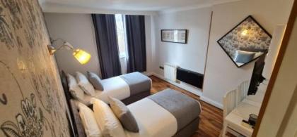 Hotel 82 London - image 3