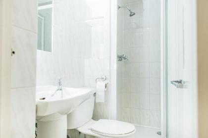 Avonmore Hotel - image 11