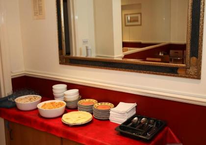 St Mark Hotel - image 10