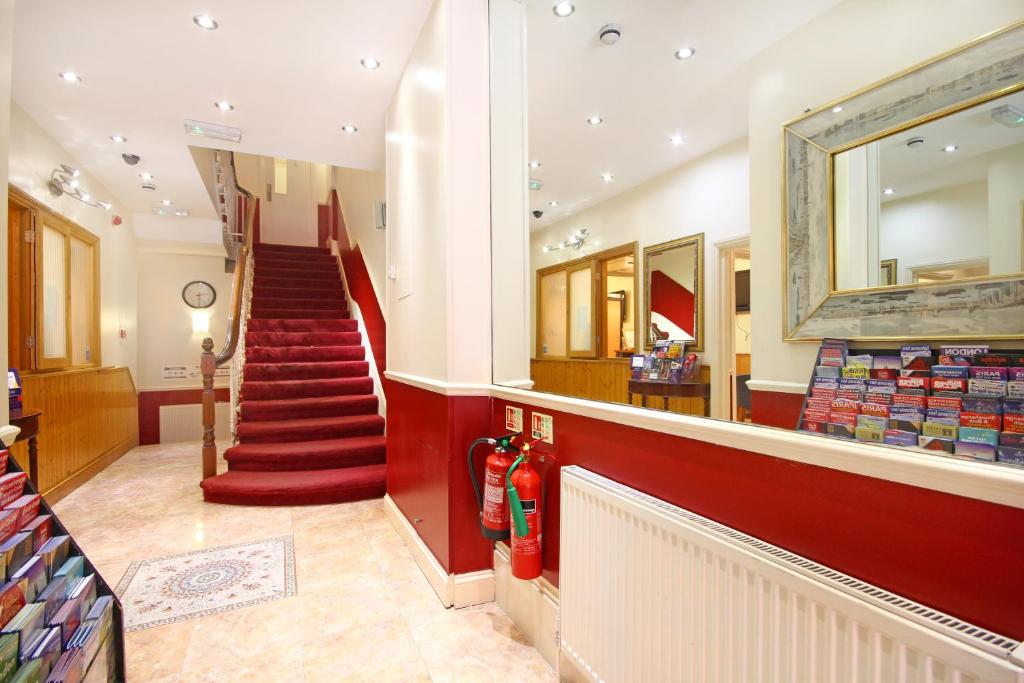St Mark Hotel - image 5