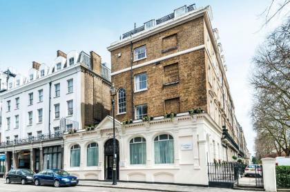 The Castleton Hotel - image 1