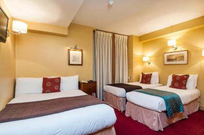 The Castleton Hotel - image 11