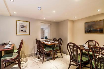 The Castleton Hotel - image 20