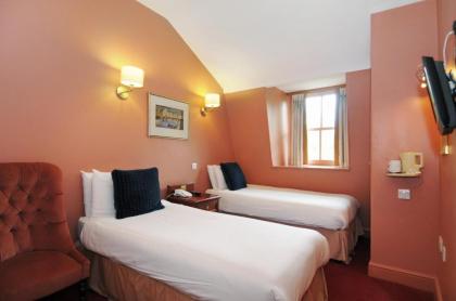 The Castleton Hotel - image 3