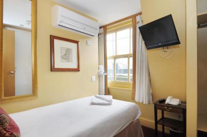 The Castleton Hotel - image 4