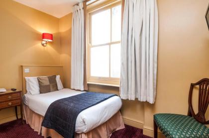 The Castleton Hotel - image 9