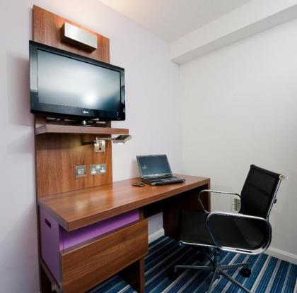 Holiday Inn Express London City - image 11