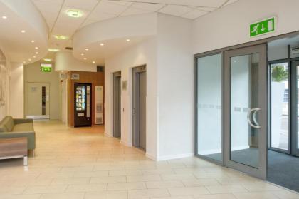 Holiday Inn Express London City - image 13