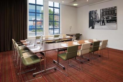 Holiday Inn Express London City - image 14