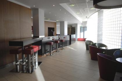 Holiday Inn Express London City - image 19