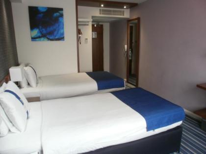 Holiday Inn Express London City - image 9