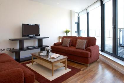 Marlin Apartments Canary Wharf - image 13