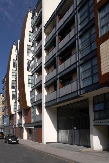 Marlin Apartments Canary Wharf - image 14