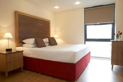 Marlin Apartments Canary Wharf - image 18