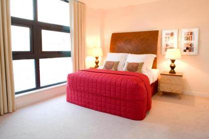 Marlin Apartments Canary Wharf - image 2