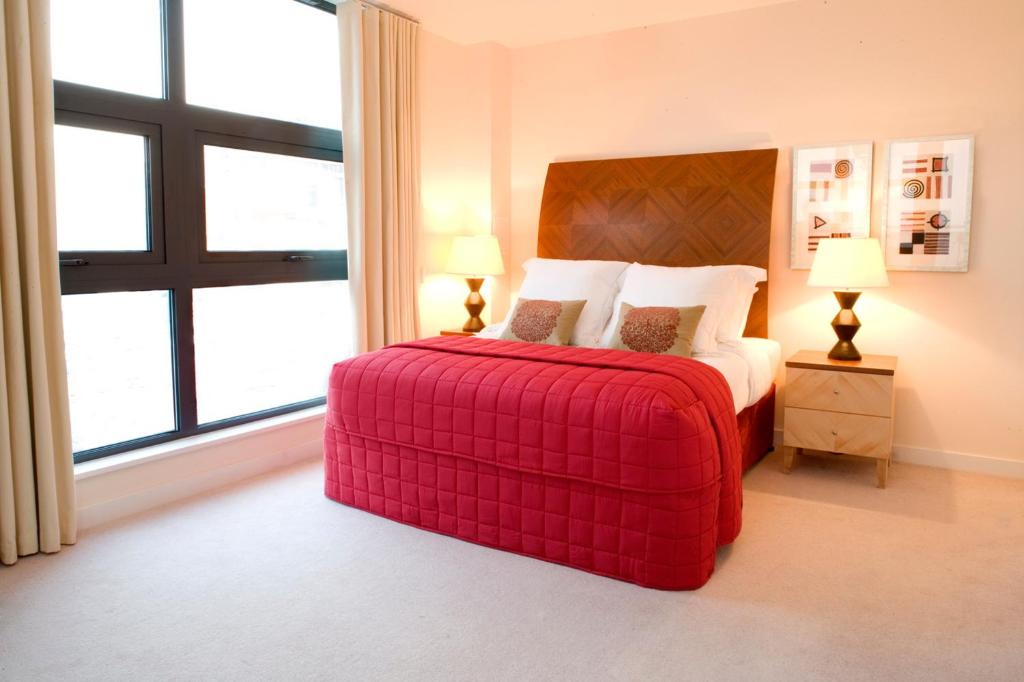 Marlin Apartments Canary Wharf - image 2