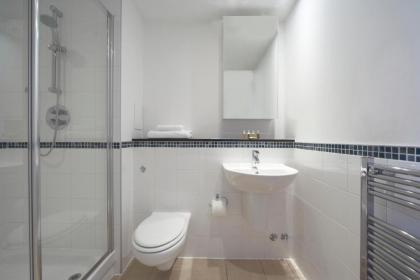 Marlin Apartments Canary Wharf - image 4