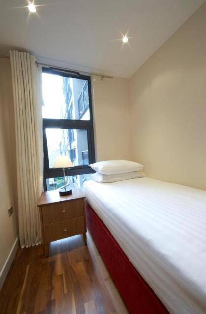 Marlin Apartments Canary Wharf - image 7